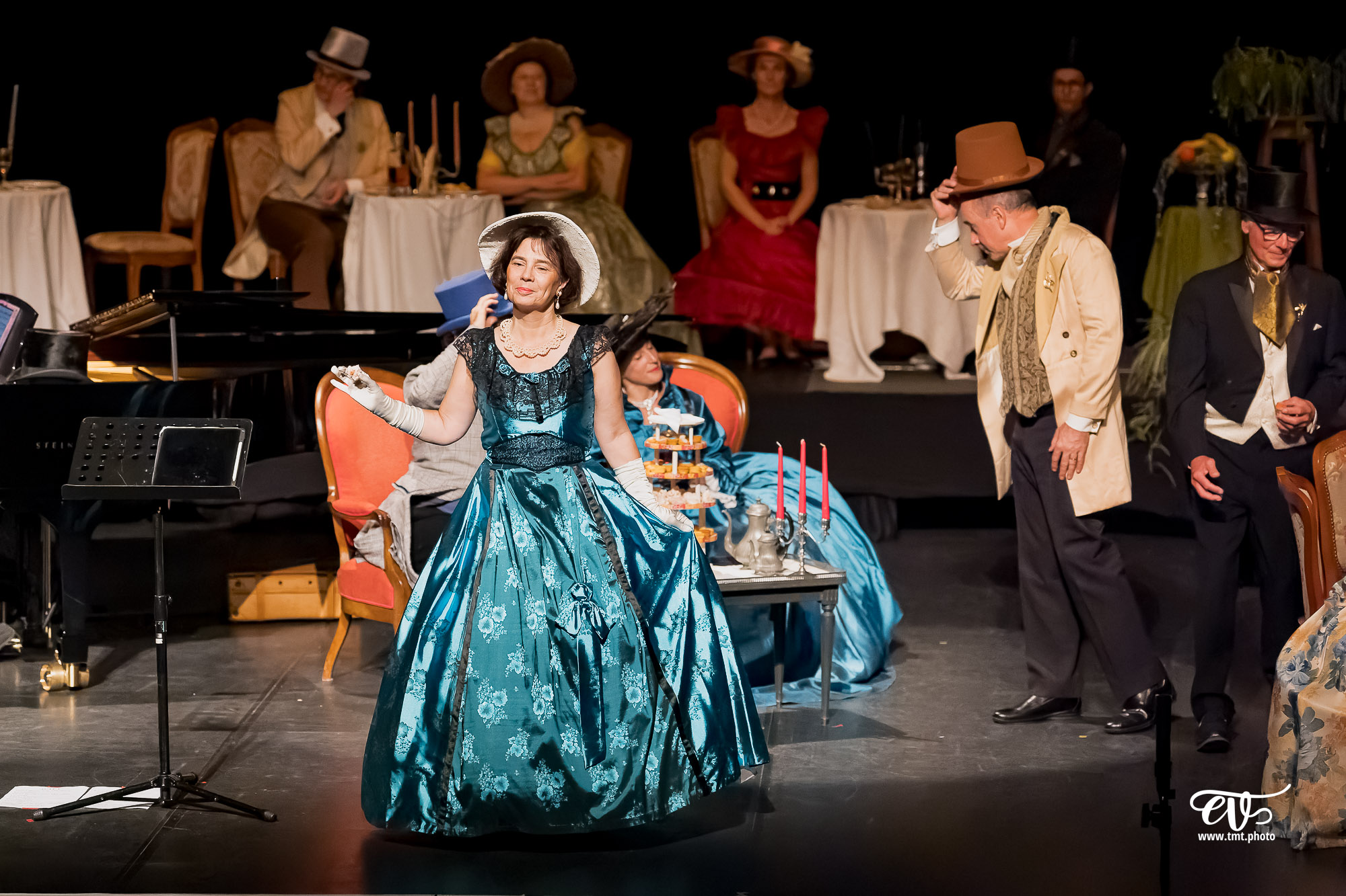 DANS LE SALON DE ROSSINI